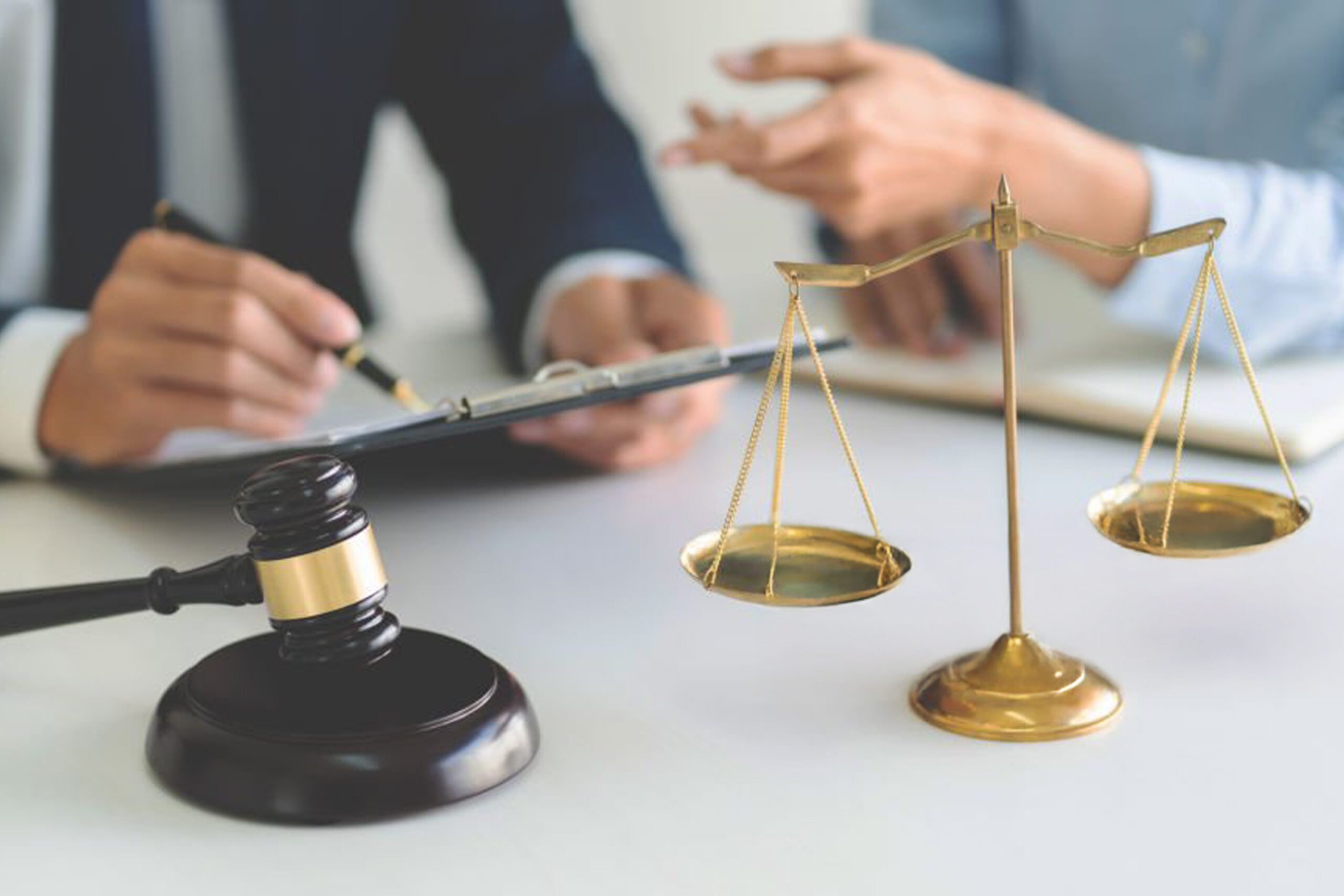 Balance et maillet de la justice